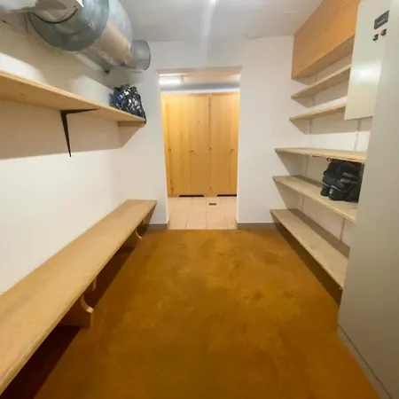 Luxueux 4 A * וורבייה