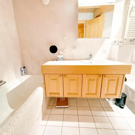 Luxueux 4 A * וורבייה