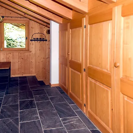 Luxueux 4 A * וורבייה